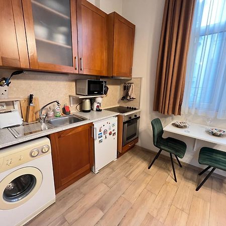 Budapest Central Cozy Studio W Working Space And Wifi Sofia Luaran gambar
